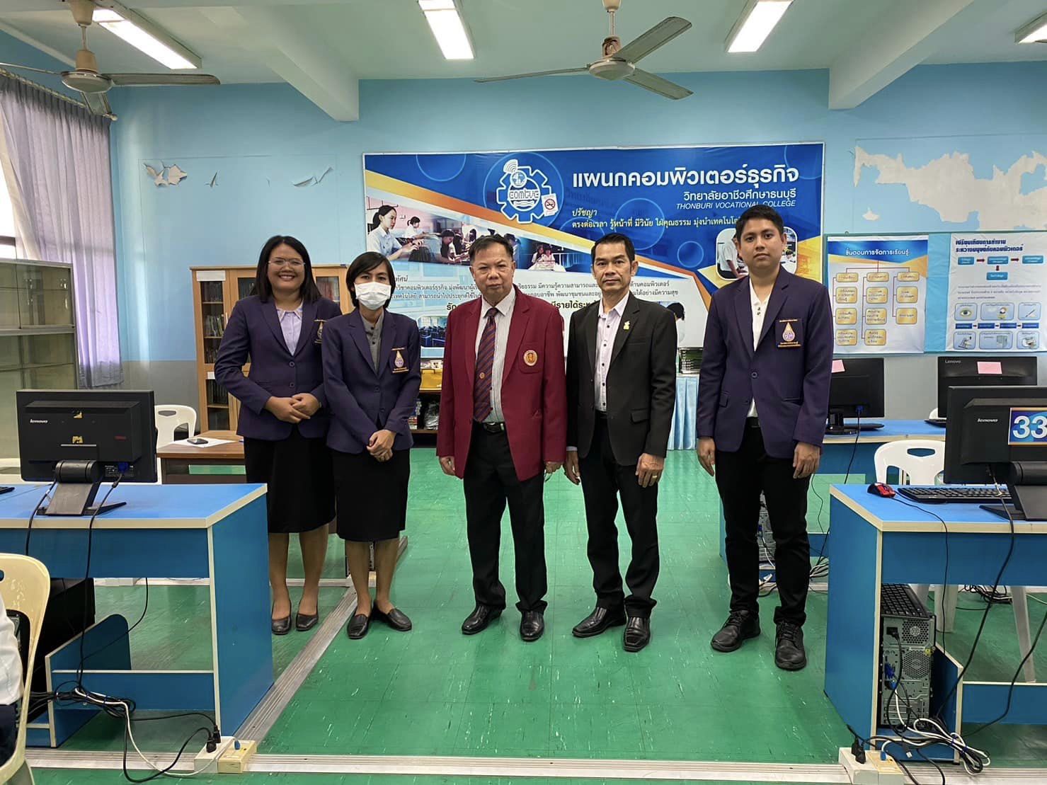 วิทยาลัยอาชีวศึกษาธนบุรีจัดให้มีการทดสอบทางการศึกษาระดับชาติ ด้านอาชีวศึกษา Vocational National Educational Test (V-NET) ด้วยระบบดิจิทัล (Digital Testing) สำหรับนักเรียนระดับประกาศนียบัตีวิชาชีพ (ปวช.) ชั้นปีที่ 3