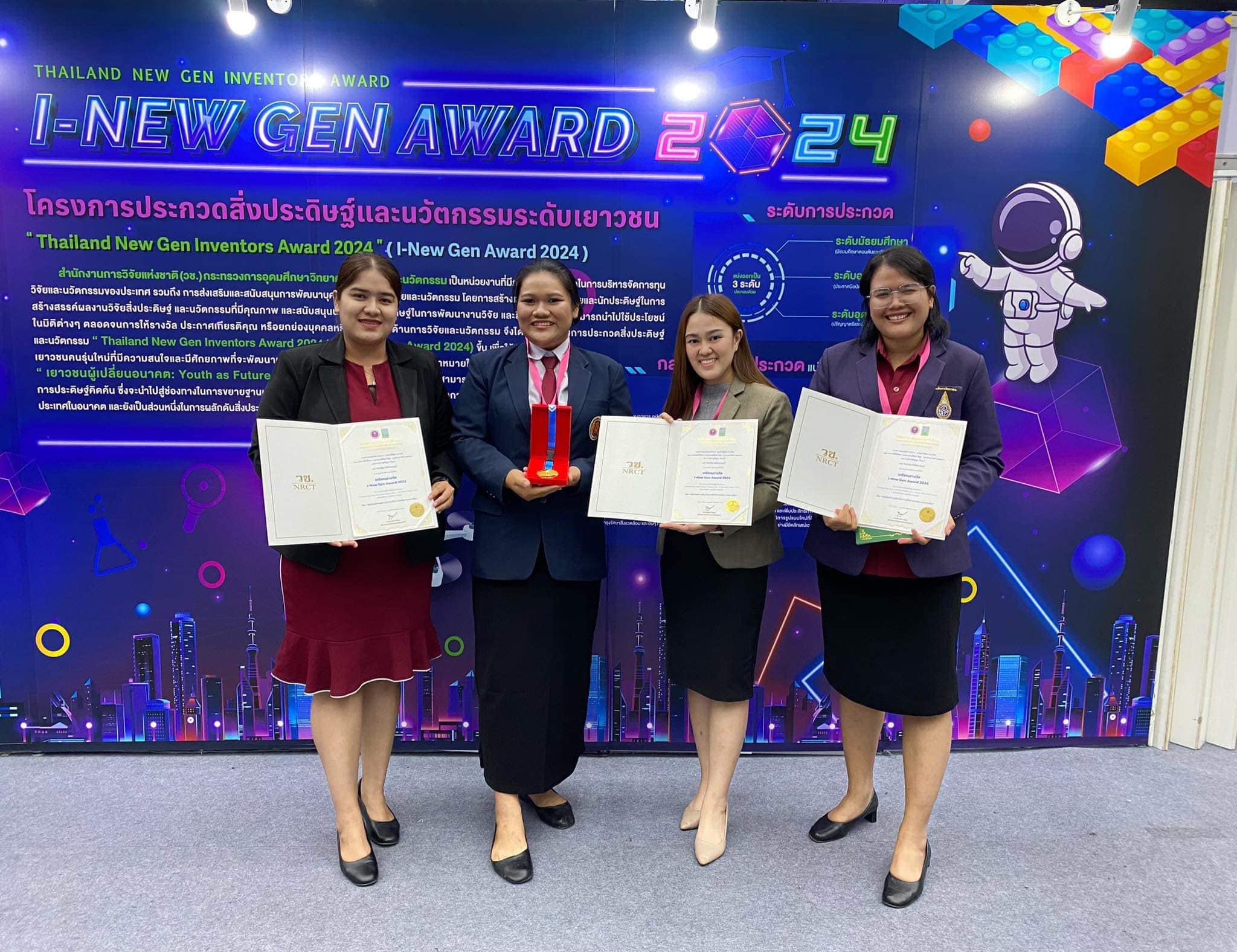 วิทยาลัยอาชีวศึกษาธนบุรีขอแสดงความยินดีกับทีมนักวิจัยที่ได้รับรางวัล “เหรียญทอง” ระดับอาชีวศึกษา จากการประกวดสิ่งประดิษฐ์ระดับเยาวชน Thailand New Gen Inventors Award 2024 : I-New Gen Award 2024